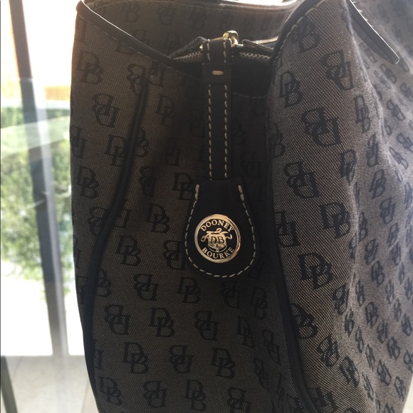 New beautiful Dooney & Bourke shoulder bag - Picture 2 of 4